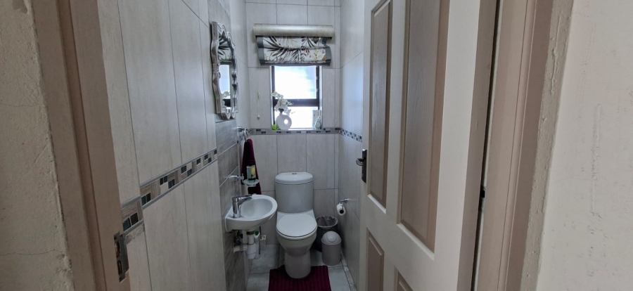  Bedroom Property for Sale in Dana Bay Western Cape